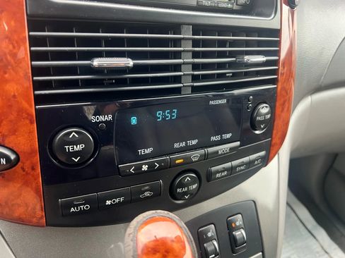 Used 2008 Toyota Sienna XLE Limited image 16