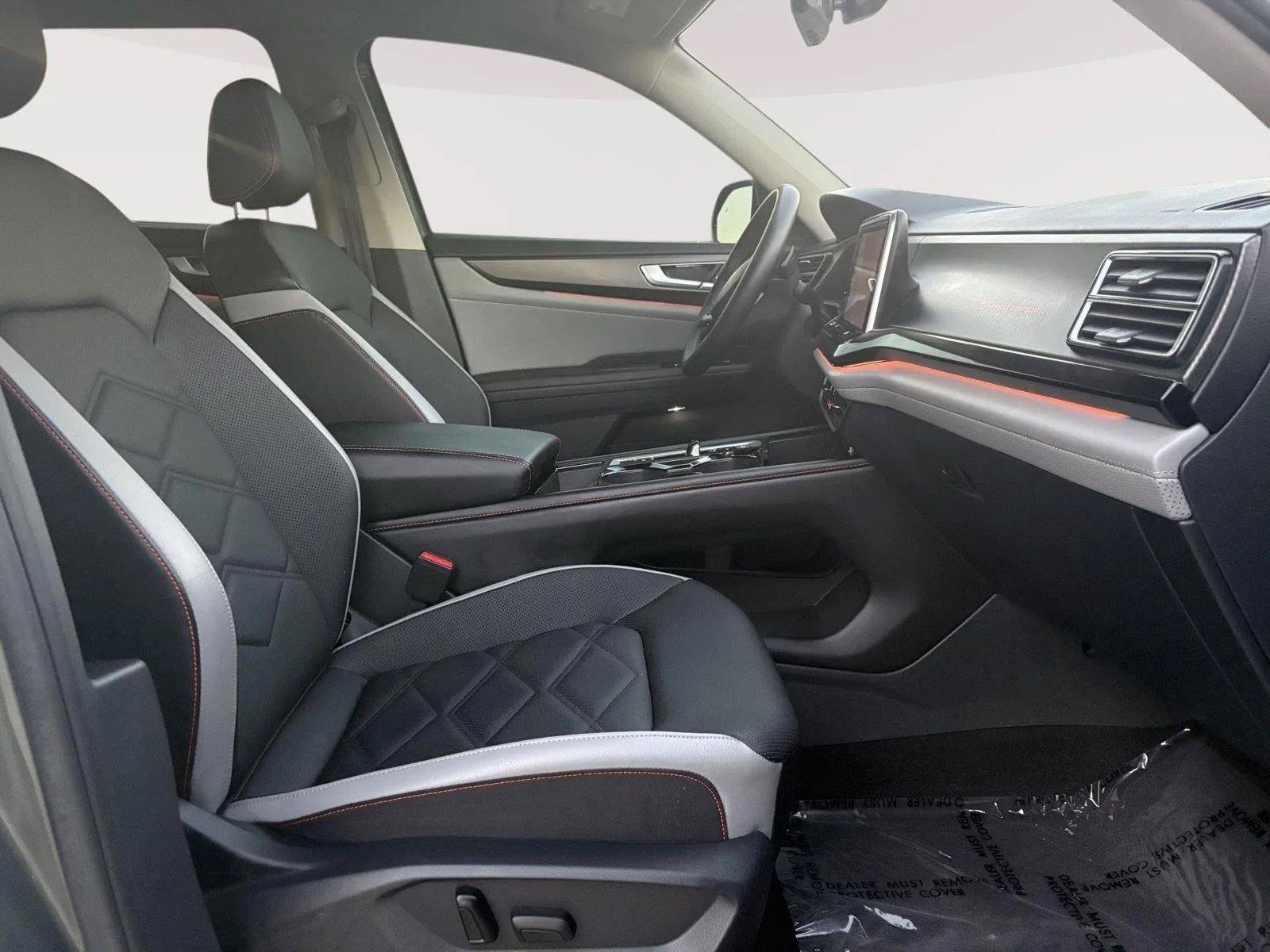 Certified 2024 Volkswagen Atlas Peak Edition SEL AWD/4WD image 10