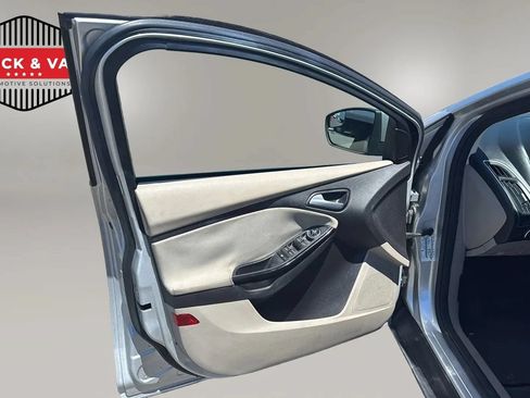 Used 2013 Ford Focus Electric Hatchback FWD image 22