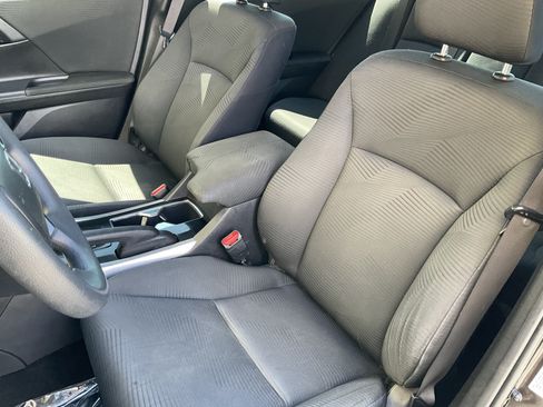 Used 2017 Honda Accord LX image 27