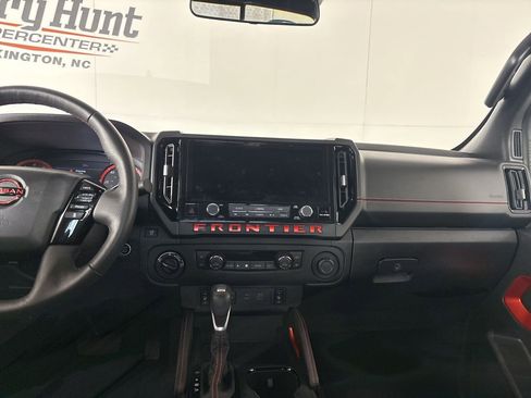 Used 2025 Nissan Frontier PRO-4X w/ Pro Convenience Package AWD/4WD image 20