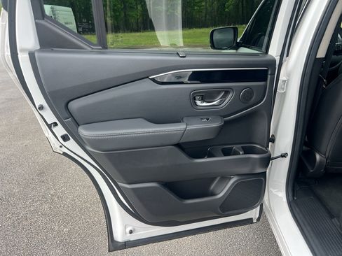 Used 2025 Honda Pilot EX-L image 23