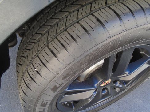 Used 2016 Volkswagen Touareg TDI image 18