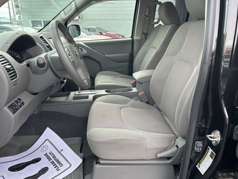 Used 2019 Nissan Frontier SV image 16