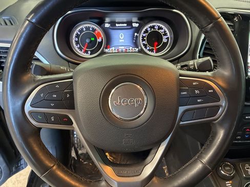 Used 2019 Jeep Cherokee Limited AWD/4WD image 16