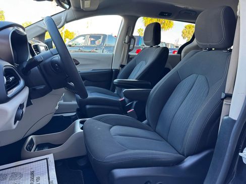 Used 2024 Chrysler Voyager LX FWD image 13