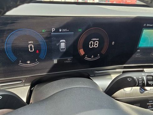 Used 2025 Hyundai Kona SEL FWD image 30