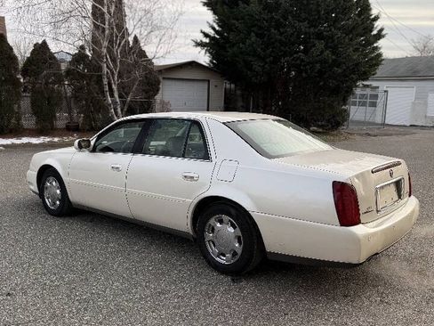 Used 2001 Cadillac De Ville w/ Comfort/Convenience Pkg FWD image 4