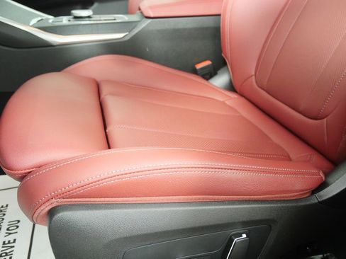 Used 2025 BMW 330i Sedan image 10