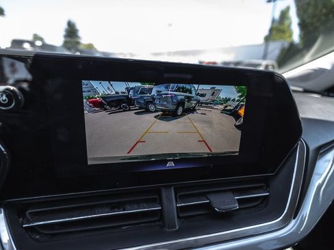 Used 2024 Chevrolet Trax LT FWD image 13