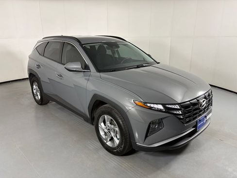 Used 2024 Hyundai Tucson SEL FWD image 2