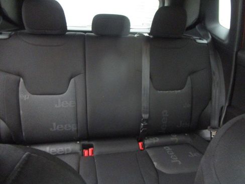 Used 2017 Jeep Renegade Latitude image 18