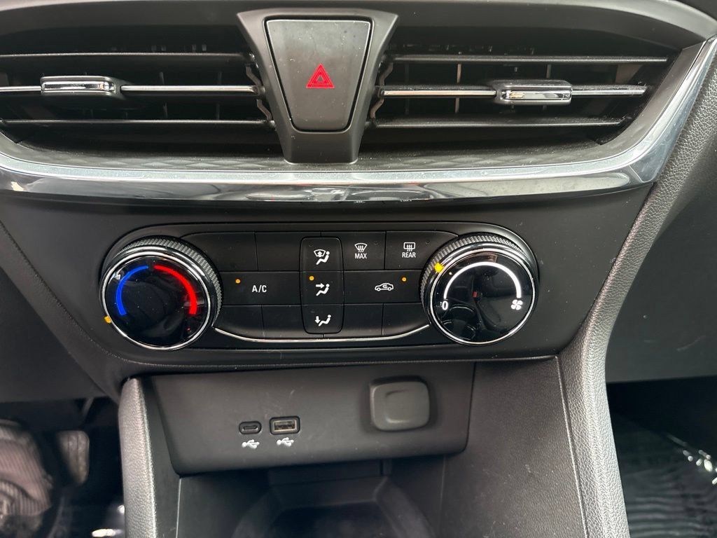 Used 2025 Buick Encore GX Preferred FWD image 21