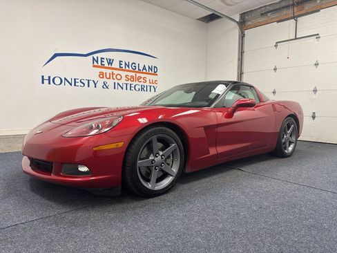 Used 2005 Chevrolet Corvette Coupe w/ Preferred Equipment Group RWD image 3