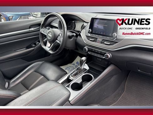 Used 2025 Nissan Altima 2.5 SR image 39