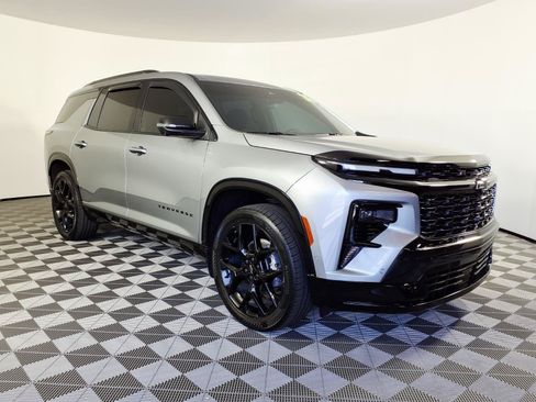 Used 2024 Chevrolet Traverse RS AWD/4WD image 3