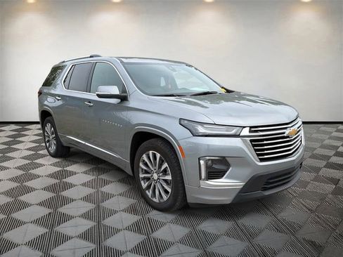 Used 2023 Chevrolet Traverse Premier AWD/4WD image 3
