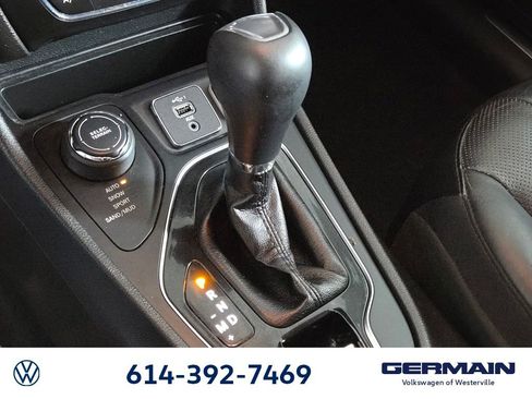 Used 2019 Jeep Cherokee Limited AWD/4WD image 23