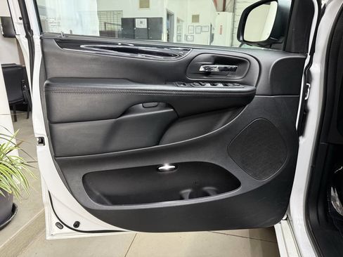 Used 2019 Dodge Grand Caravan SE FWD image 10