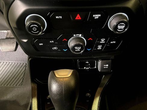 Used 2020 Jeep Renegade Latitude image 15