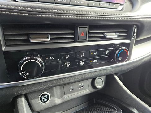 Used 2021 Nissan Rogue S image 24