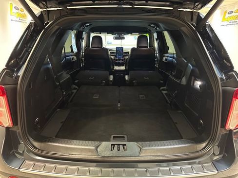 Used 2023 Ford Explorer Platinum w/ Technology Package AWD/4WD image 27