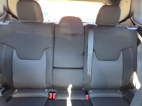 Used 2021 Jeep Renegade Latitude image 23