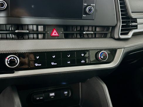 Used 2025 Kia Sportage LX image 23