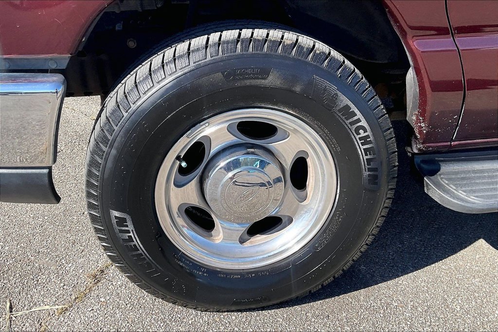 Used 2008 Ford E-350 and Econoline 350 XLT RWD image 8