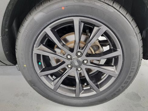 Used 2019 Ford Explorer XLT w/ Equipment Group 202A FWD image 11