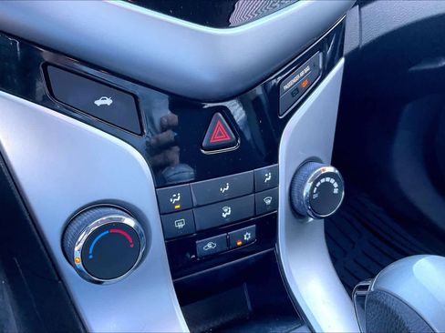 Used 2016 Chevrolet Cruze LT image 31