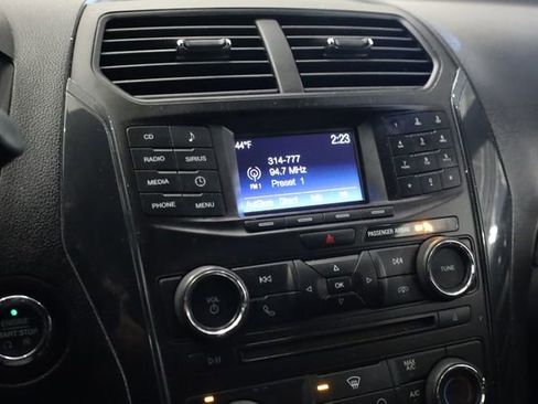Used 2017 Ford Explorer XLT image 21