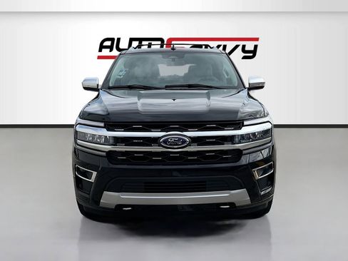 Used 2023 Ford Expedition Platinum image 2