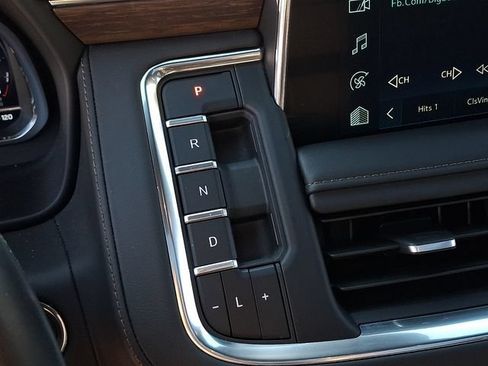 Used 2023 Chevrolet Tahoe High Country AWD/4WD image 15