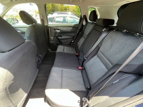 Used 2025 Nissan Rogue SV FWD image 28