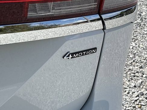 Used 2024 Volkswagen Atlas SEL AWD/4WD image 6