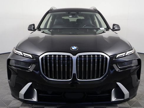 Used 2023 BMW X7 xDrive40i AWD/4WD image 2