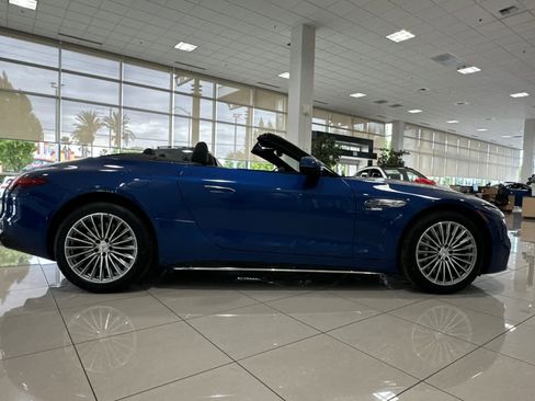 New 2025 Mercedes-Benz SL 43 AMG image 2