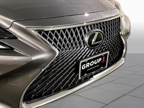 Used 2020 Lexus LS 500 AWD w/ Accessory Package (Z2) image 31