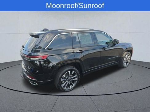 Used 2022 Jeep Grand Cherokee Overland w/ Luxury Tech Group IV AWD/4WD image 7