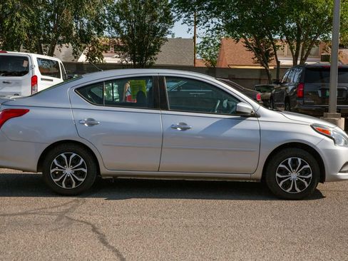 Used 2017 Nissan Versa SV FWD image 4
