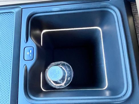 Used 2025 Land Rover Range Rover Long Wheelbase Autobiography image 38