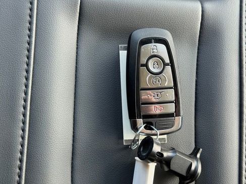 New 2026 Ford Expedition Active image 25