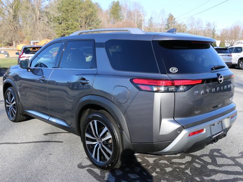 Used 2025 Nissan Pathfinder Platinum w/ Cargo Package image 3
