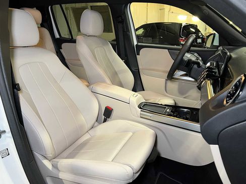 Certified 2025 Mercedes-Benz GLB 250 4MATIC image 13