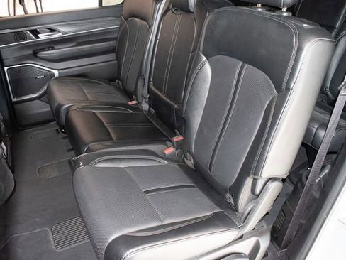 Used 2024 Jeep Wagoneer L Series II w/ Flexible Seating Group AWD/4WD image 17