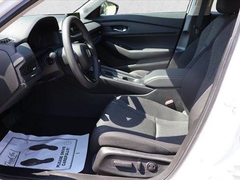 Used 2025 Honda Accord SE image 11
