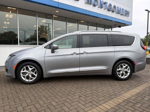 Used 2020 Chrysler Pacifica Limited w/ Advanced Safetytec Group FWD image 2