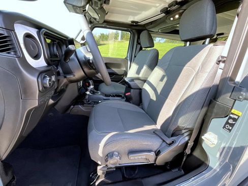 Used 2024 Jeep Wrangler Sport AWD/4WD image 11