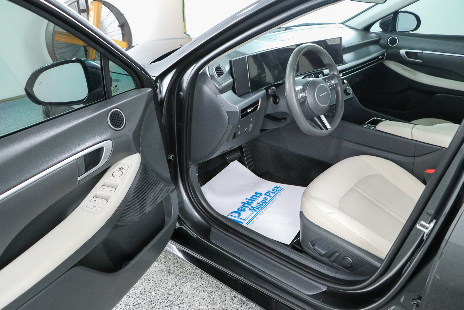 Used 2025 Hyundai Sonata SEL FWD image 3